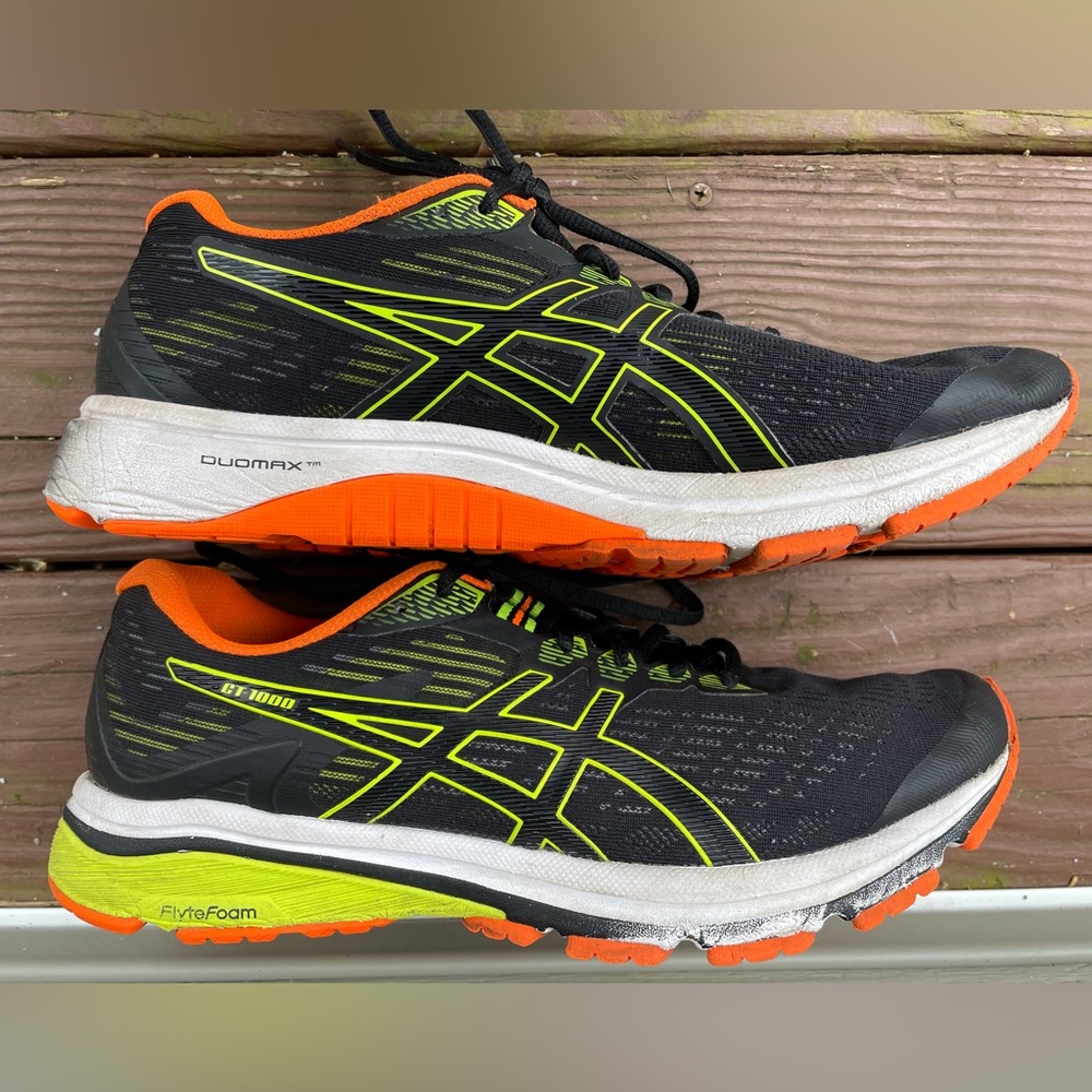 ASICS GT 1000 8 Mens running shoe. Size 9.